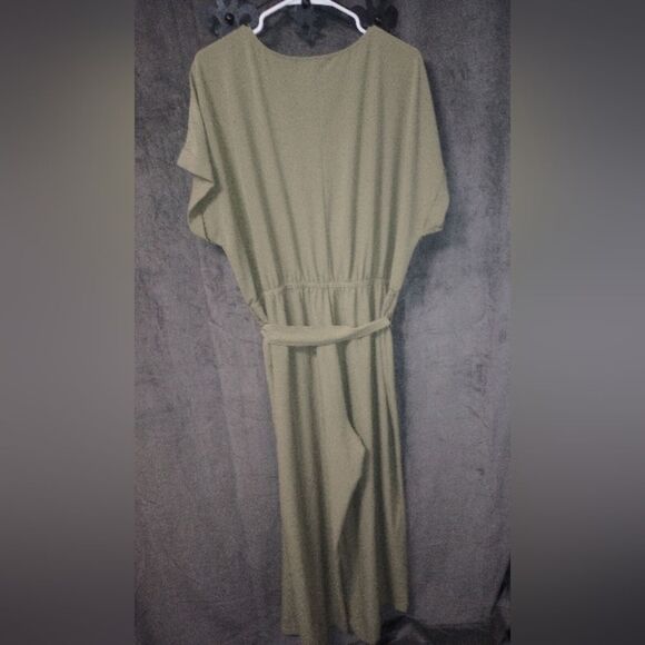 Forever 21 Olive Green Wide Leg Surplice Jumpsuit Size 2X EUC - Picture 3 of 6